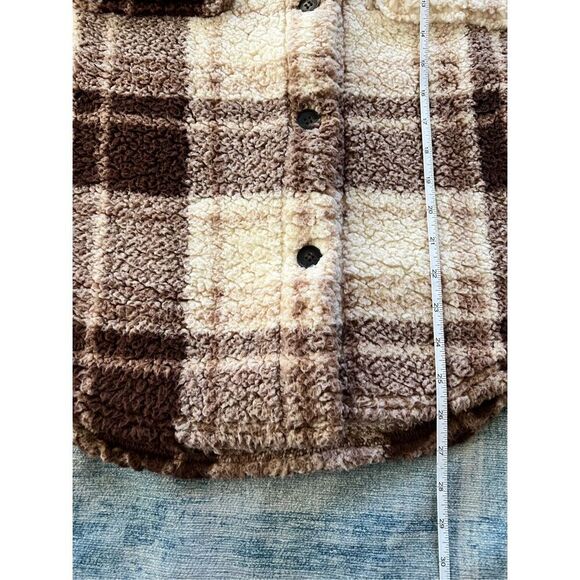 Crave Fame Chocolate Brown Cream Plaid Button Front Faux Sherpa Shacket Junior M - Picture 4 of 5